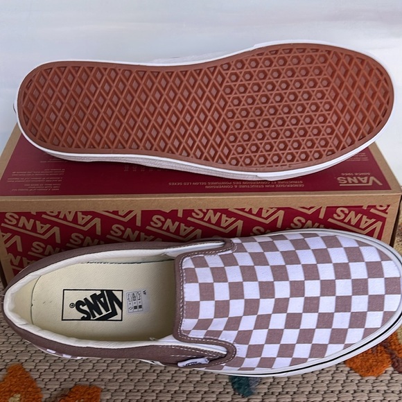 Vans Men’s Classic Slip-On
Color Theory Checkerboard
VN000BVZC9|
Sneakers - Picture 4 of 16